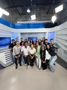 Alunos de Jornalismo da UNIFAT realizam visita técnica à TV Subaé e conhecem a rotina de uma redação televisiva
