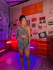 Cantora feirense Daniela Diamantino lança clipe da música autoral “Ilusão” em parceria com estudantes de Publicidade e Propaganda